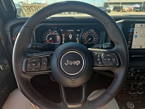 Used 2025 Jeep Gladiator Mojave image 13