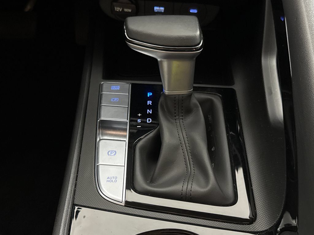 Certified 2025 Hyundai Elantra Limited FWD image 24