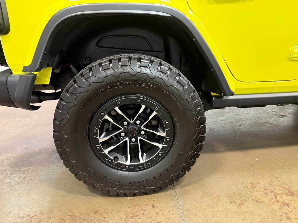 Used 2024 Jeep Wrangler Unlimited Rubicon AWD/4WD image 90