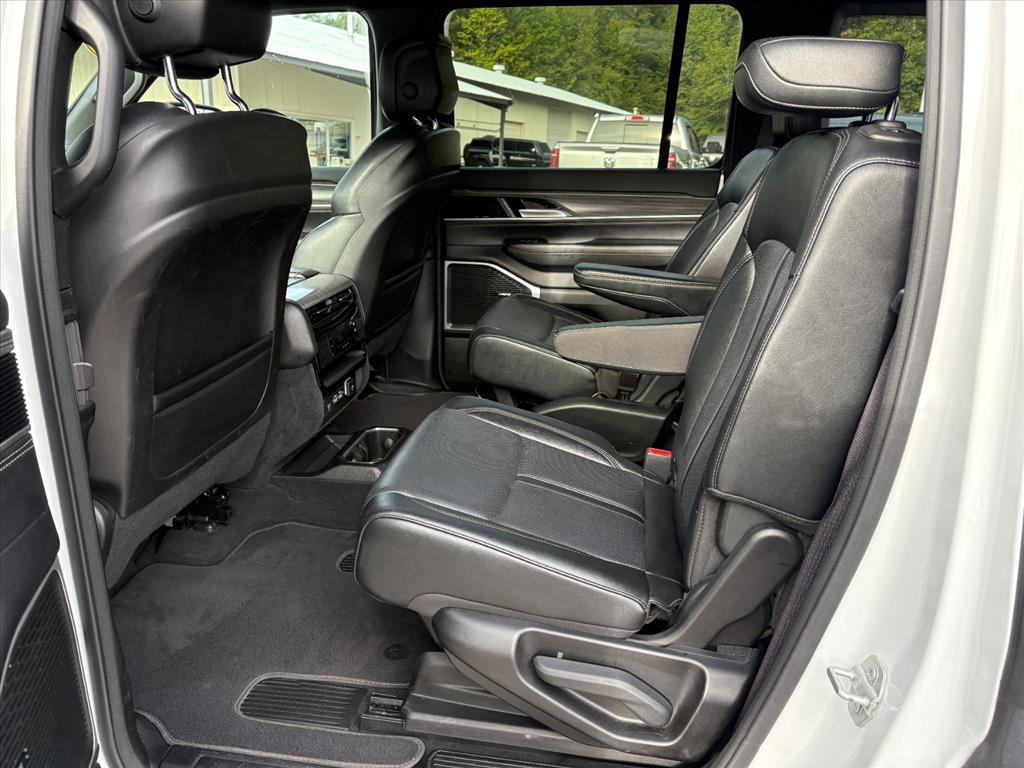 Used 2024 Jeep Wagoneer Series III AWD/4WD image 19