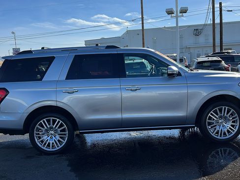Used 2024 Ford Expedition Limited AWD/4WD image 4