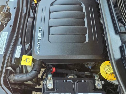 Used 2017 Dodge Grand Caravan SE FWD image 5