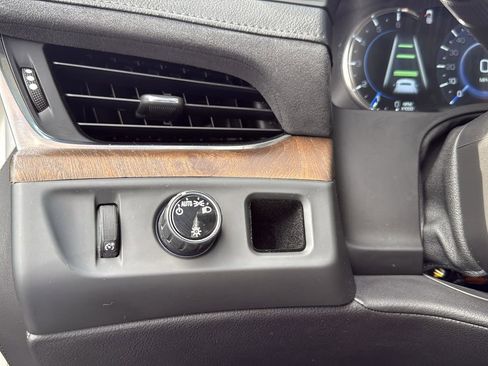 Used 2018 Cadillac Escalade Luxury image 18