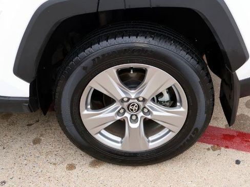 Used 2025 Toyota RAV4 XLE w/ Convenience Package FWD image 10