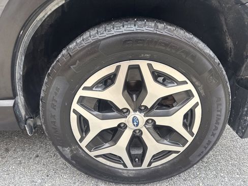 Used 2021 Subaru Forester Premium image 11