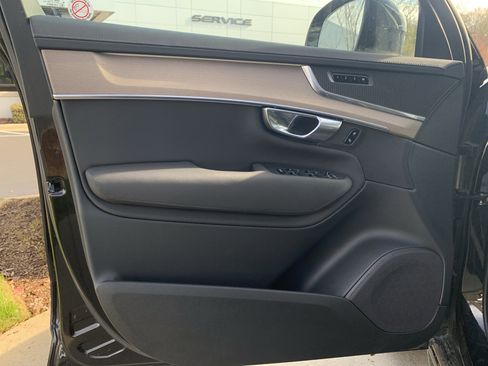 Used 2025 Volvo XC90 B6 Plus image 14