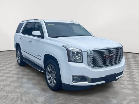 Used 2017 GMC Yukon Denali AWD/4WD image 3
