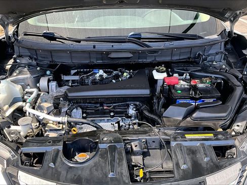 Used 2017 Nissan Rogue SV FWD image 32