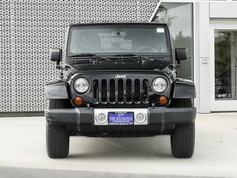 Used 2013 Jeep Wrangler Unlimited Sahara w/ Dual Top Group image 28