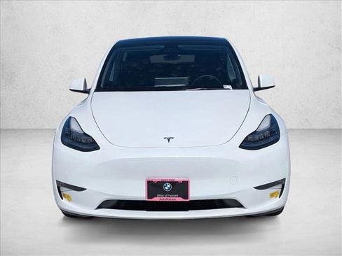 Used 2022 Tesla Model Y Long Range AWD/4WD image 2