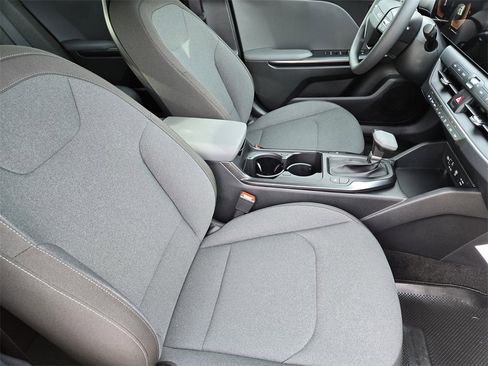 New 2025 Kia K4 LXS image 10