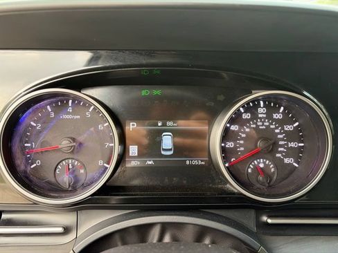 Used 2022 Kia Carnival EX FWD image 16