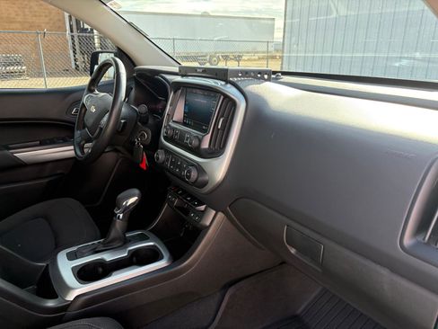 Used 2022 Chevrolet Colorado LT w/ LT Convenience Package image 12