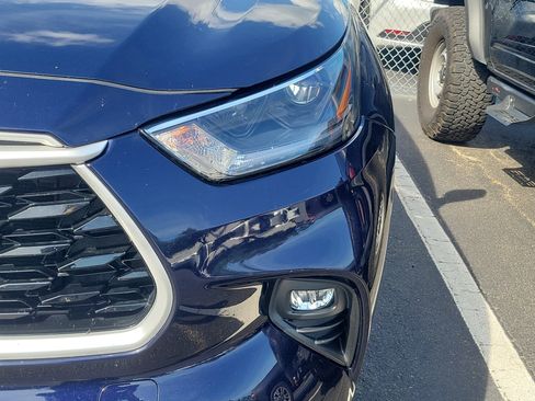 Certified 2021 Toyota Highlander XLE FWD image 4