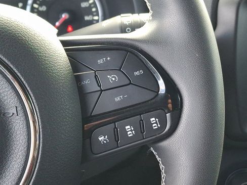 Certified 2021 Jeep Renegade Latitude w/ Luxury Group II image 22