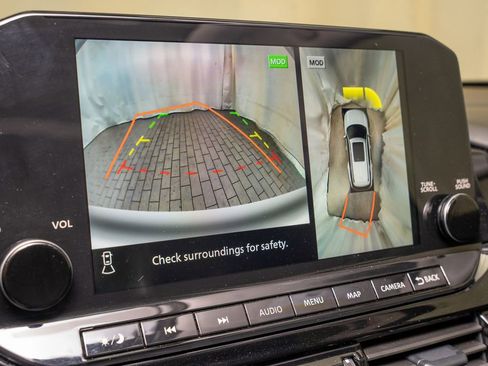 Certified 2024 Nissan Pathfinder Platinum w/ Cargo Package image 16