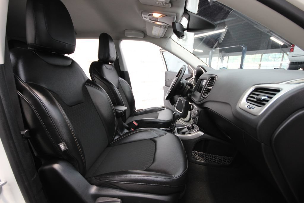 Used 2020 Jeep Compass Latitude AWD/4WD image 26