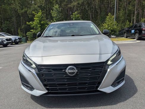Used 2024 Nissan Altima 2.5 SV FWD image 9