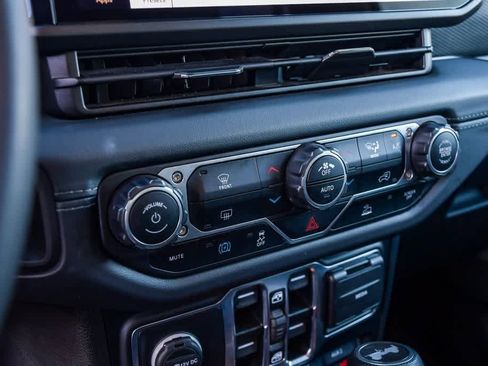 Used 2024 Jeep Wrangler Unlimited Rubicon 4xe image 27