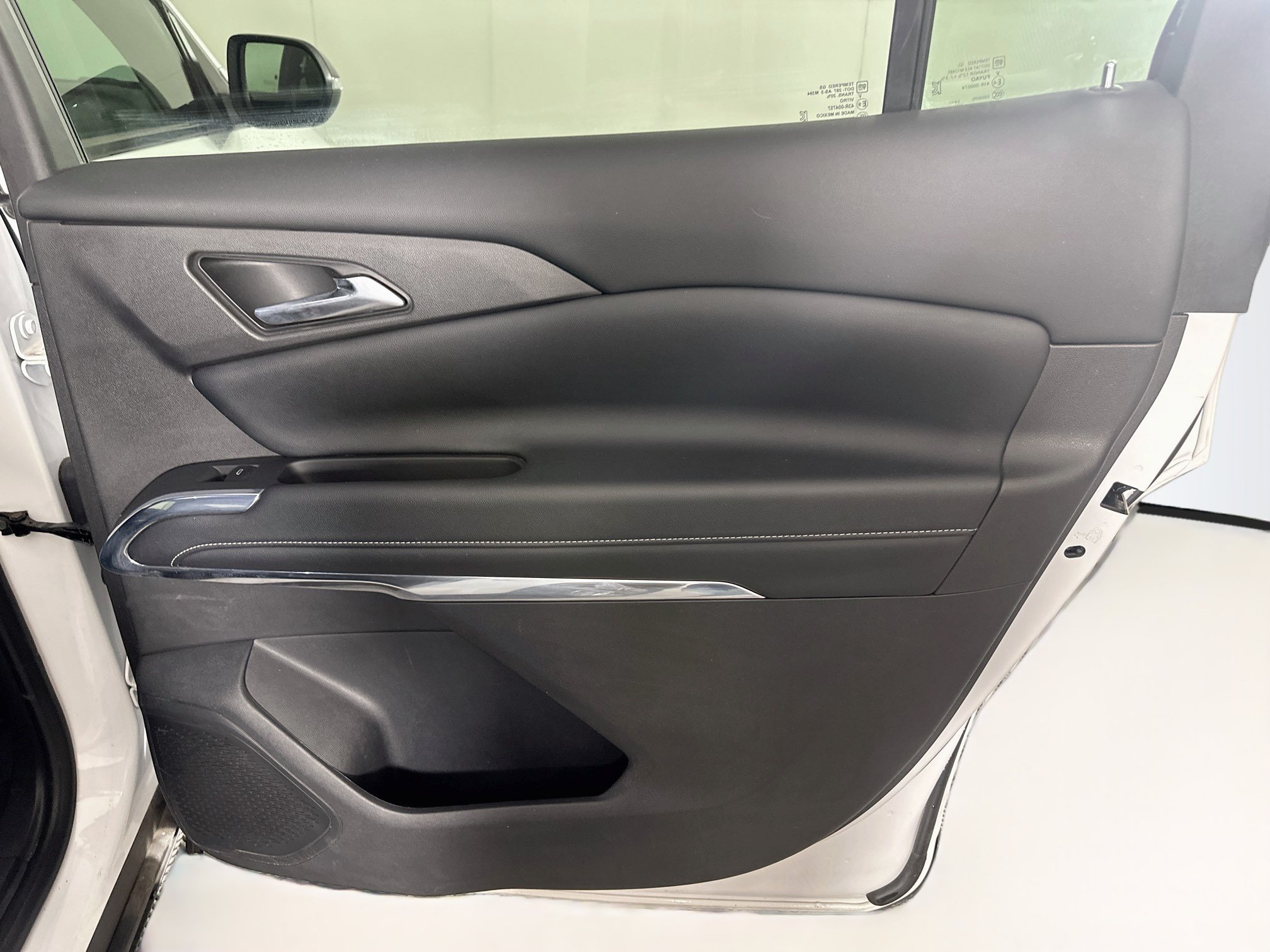 Used 2025 Chevrolet Traverse LT FWD image 31