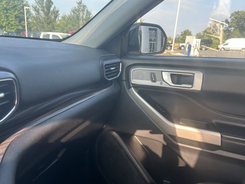 Used 2021 Ford Explorer Limited w/ Equipment Group 301A image 31