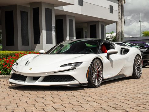 Used 2022 Ferrari SF90 Spider AWD/4WD image 40