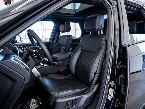 Used 2024 Land Rover Discovery Dynamic SE image 37