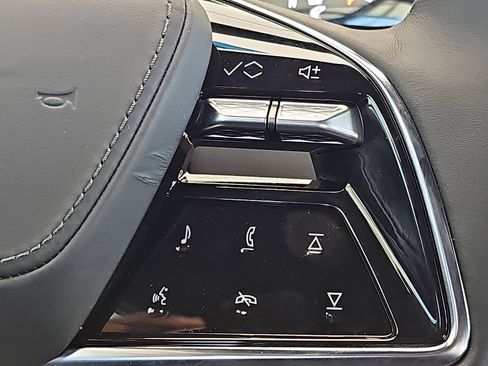 New 2026 Cadillac Lyriq V AWD/4WD image 18