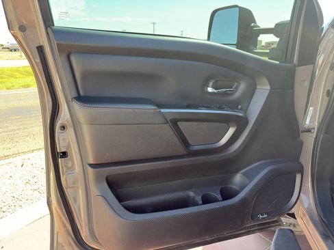 Used 2024 Nissan Titan PRO-4X image 9