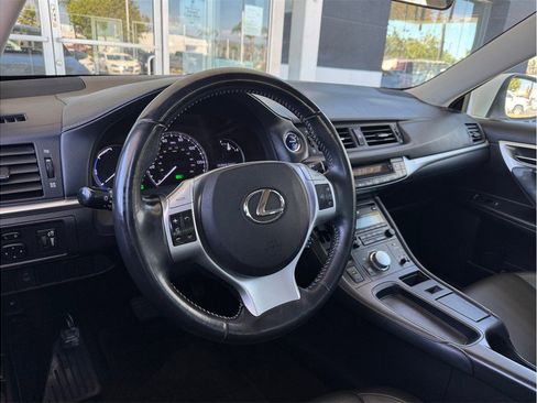 Used 2011 Lexus CT 200h Premium image 22