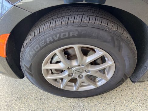 Used 2024 Chrysler Pacifica Touring-L image 11