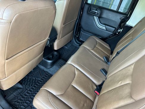 Used 2013 Jeep Wrangler Unlimited Sahara AWD/4WD image 12