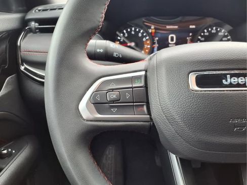 Used 2025 Jeep Compass Trailhawk AWD/4WD image 19