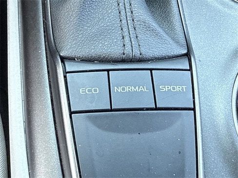 Used 2024 Toyota Camry SE image 20