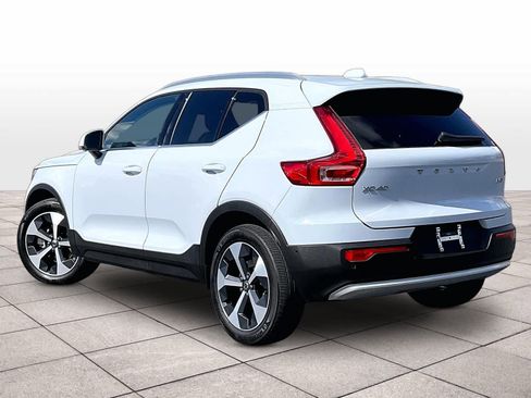 Used 2025 Volvo XC40 B5 Plus image 15