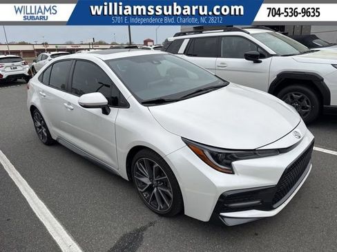 Used 2021 Toyota Corolla SE w/ SE Premium Package image 3