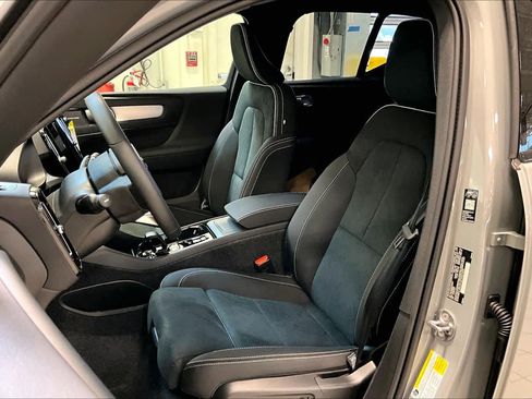 New 2026 Volvo XC40 B5 Ultra w/ Protection Package Premier AWD/4WD image 13