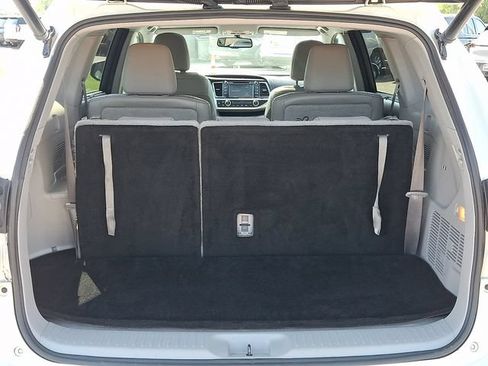 Used 2015 Toyota Highlander XLE AWD/4WD image 24