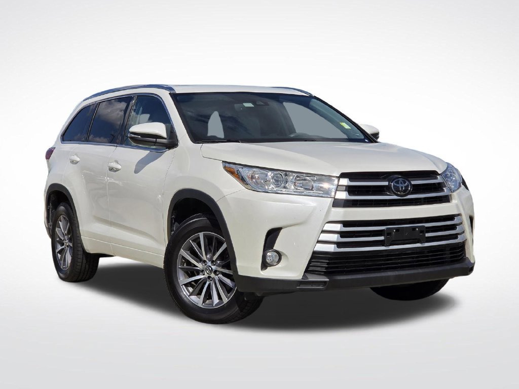 Used 2018 Toyota Highlander XLE FWD image 3