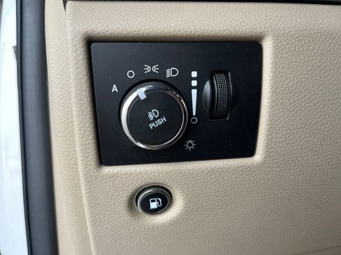 Used 2017 Jeep Grand Cherokee Overland AWD/4WD image 29