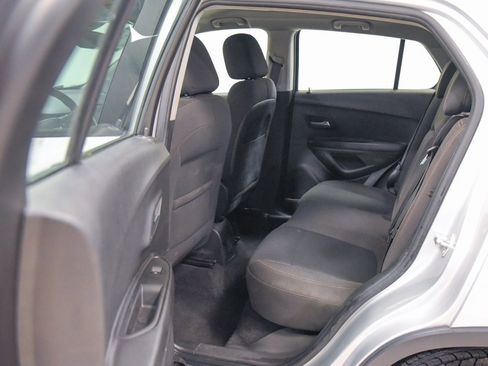 Used 2021 Chevrolet Trax LS image 4