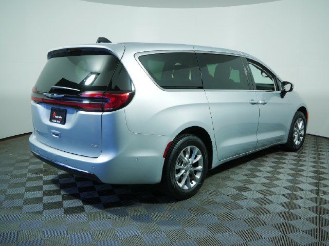 Certified 2023 Chrysler Pacifica Touring-L w/ Uconnect Theater Family Group AWD/4WD image 7