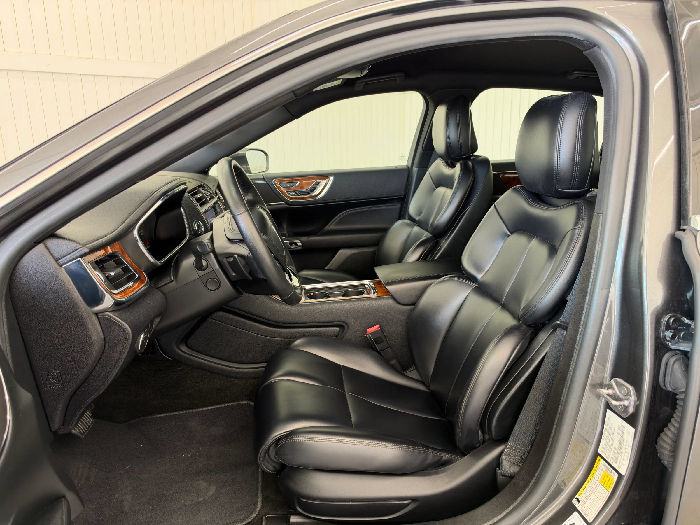 Used 2020 Lincoln Continental FWD image 9