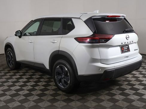 Used 2024 Nissan Rogue SV image 7