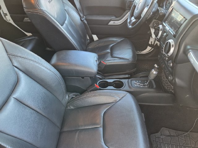Used 2013 Jeep Wrangler Unlimited Rubicon w/ Connectivity Group AWD/4WD image 16