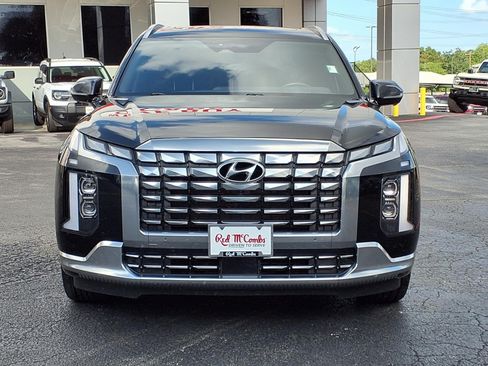 Used 2023 Hyundai Palisade Calligraphy FWD image 2