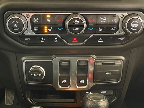 Used 2022 Jeep Wrangler Sport image 26