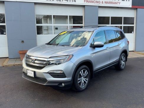 Used 2017 Honda Pilot EX image 2
