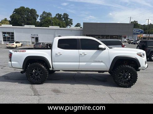 Used 2021 Toyota Tacoma TRD Off-Road w/ Technology Package AWD/4WD image 8