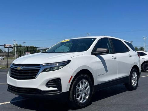 Used 2022 Chevrolet Equinox LS w/ LS Convenience Package FWD image 2